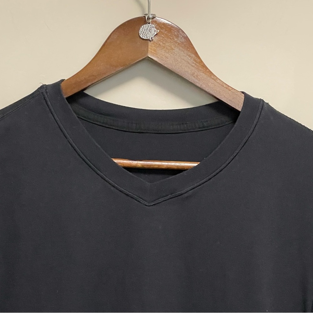 Lululemon Men’s V-neck Long Sleeve T-Shirt - Picture 2 of 9